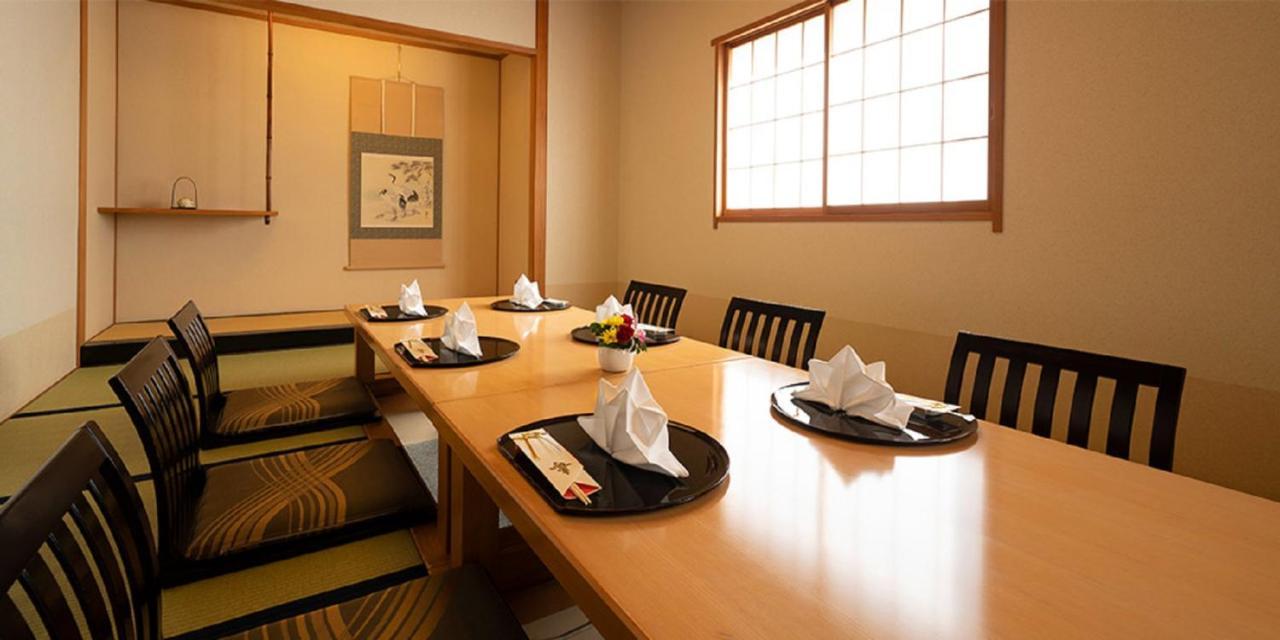 Hotel Associa Toyohashi Exteriör bild A traditional Japanese dining room
