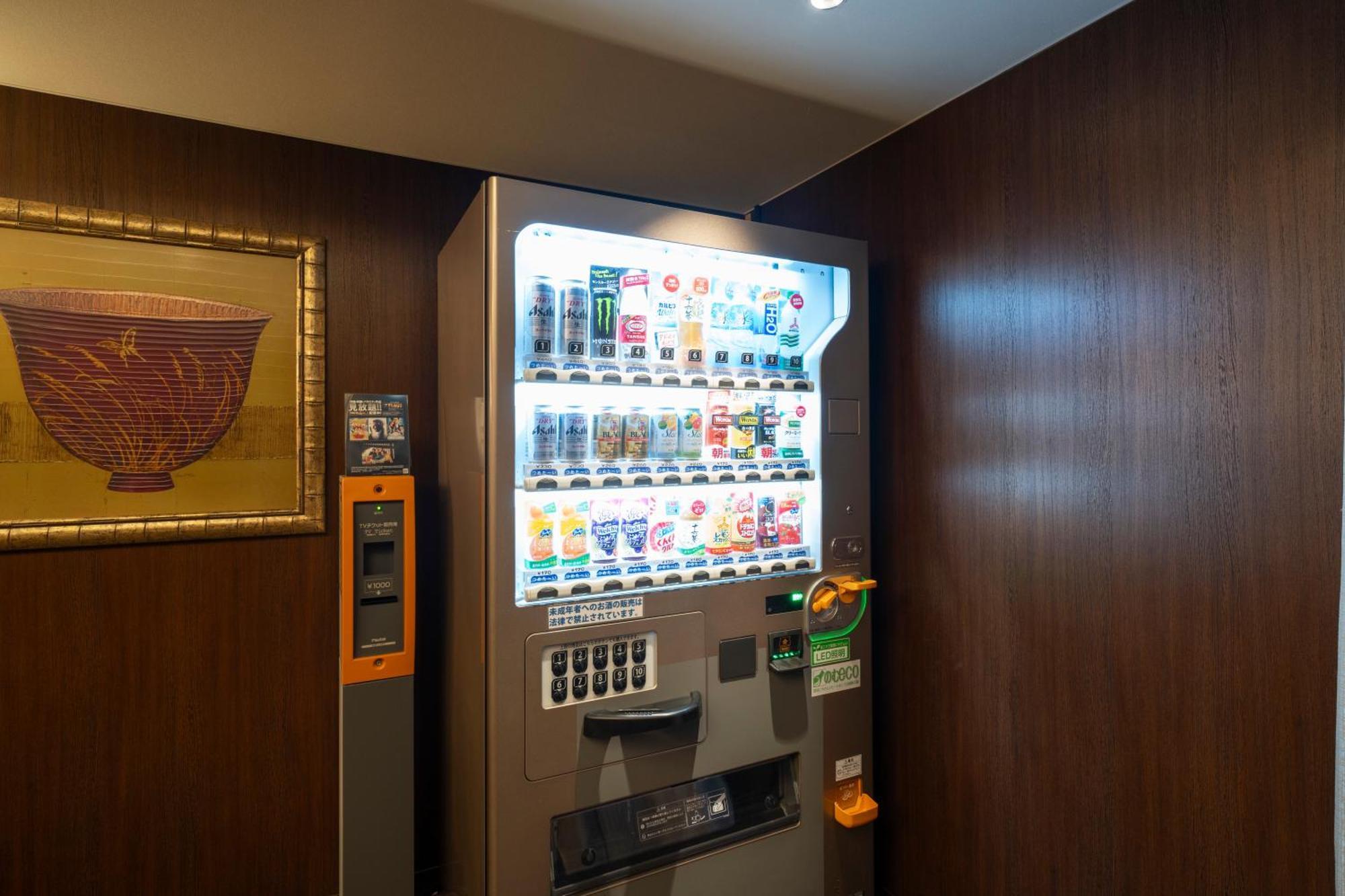 Hotel Associa Toyohashi Exteriör bild A vending machine in a hotel